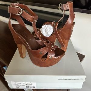 JESSICA SIMPSON THAIS PLATFORM HEEL SIZE 9